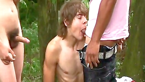 Brunette and thieving guy in the street have a threesome