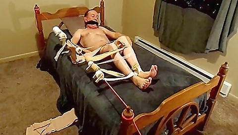 Skinny amateur wife gets pounded in the daddy's bedroom