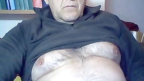 Thick and sexy amateur threesome with a chubby chick