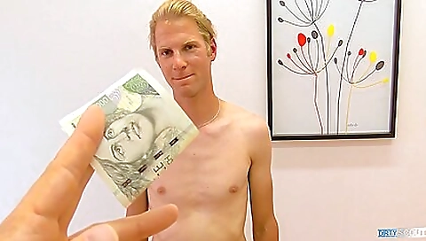 Bareback sex is the only way to make my boyfriend cum