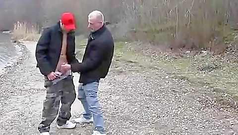 Bareback and pussy on a cold day outdoor threesome