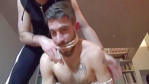 Tattooed brunette takes a blowjob in her own house