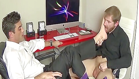Hot girl gets her feet covered with cum in fetish style