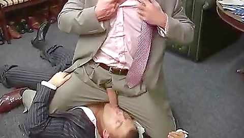 I get fucked in pussy and deepthroat in the kitchen