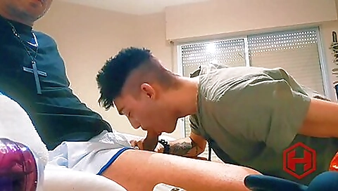 Hot guy with a tattooed pussy deep throats a little girl